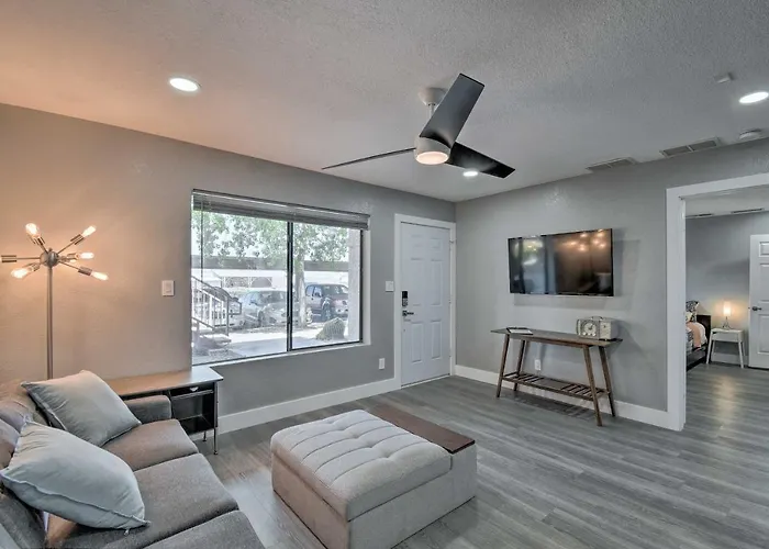 Pool! Couples Haven 1 Mi To Dtwn Holiday home